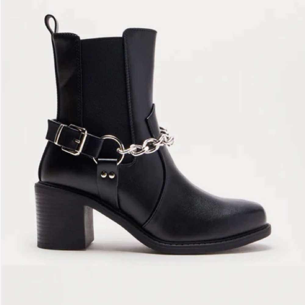 Lincoln Chain Heeled Booties NEW 🏷️